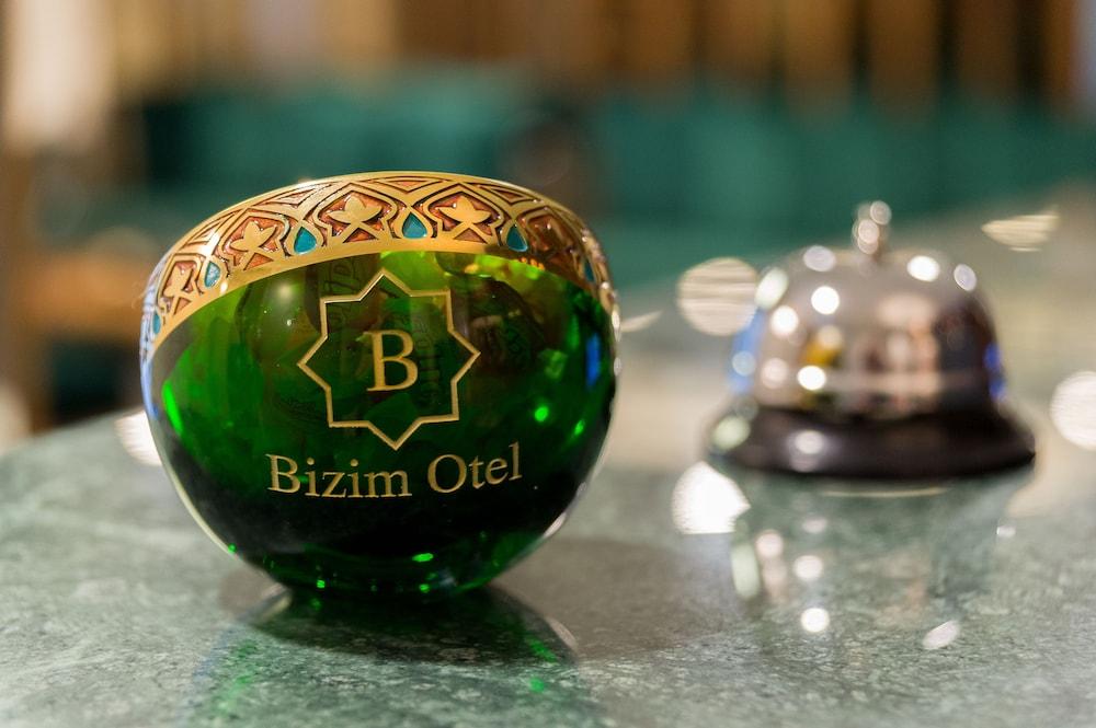 Bizim Hotel Istanboel Buitenkant foto