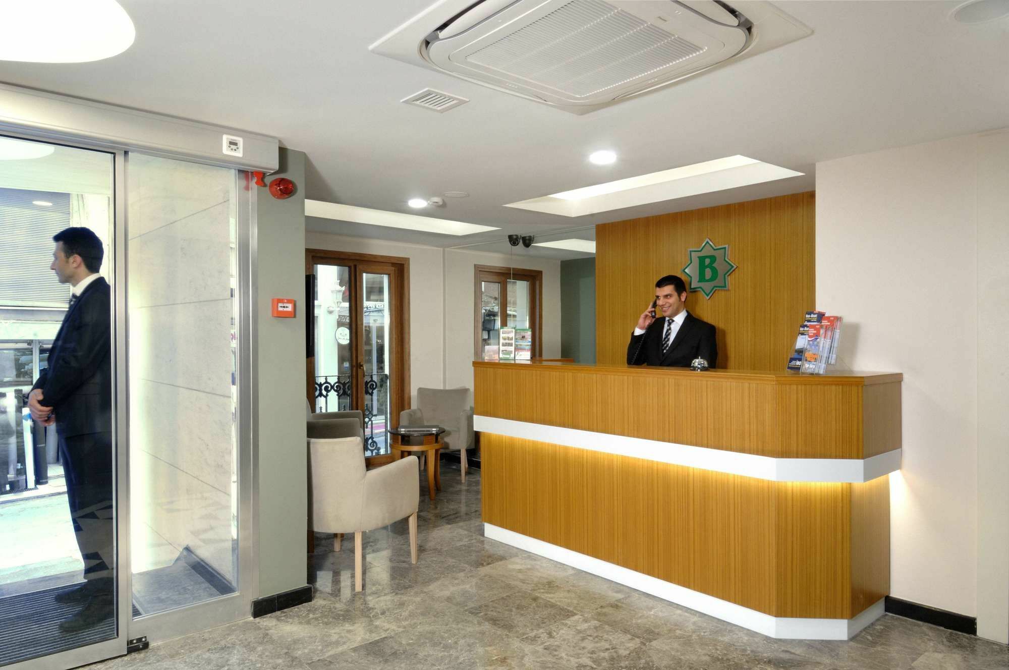 Bizim Hotel Istanboel Buitenkant foto